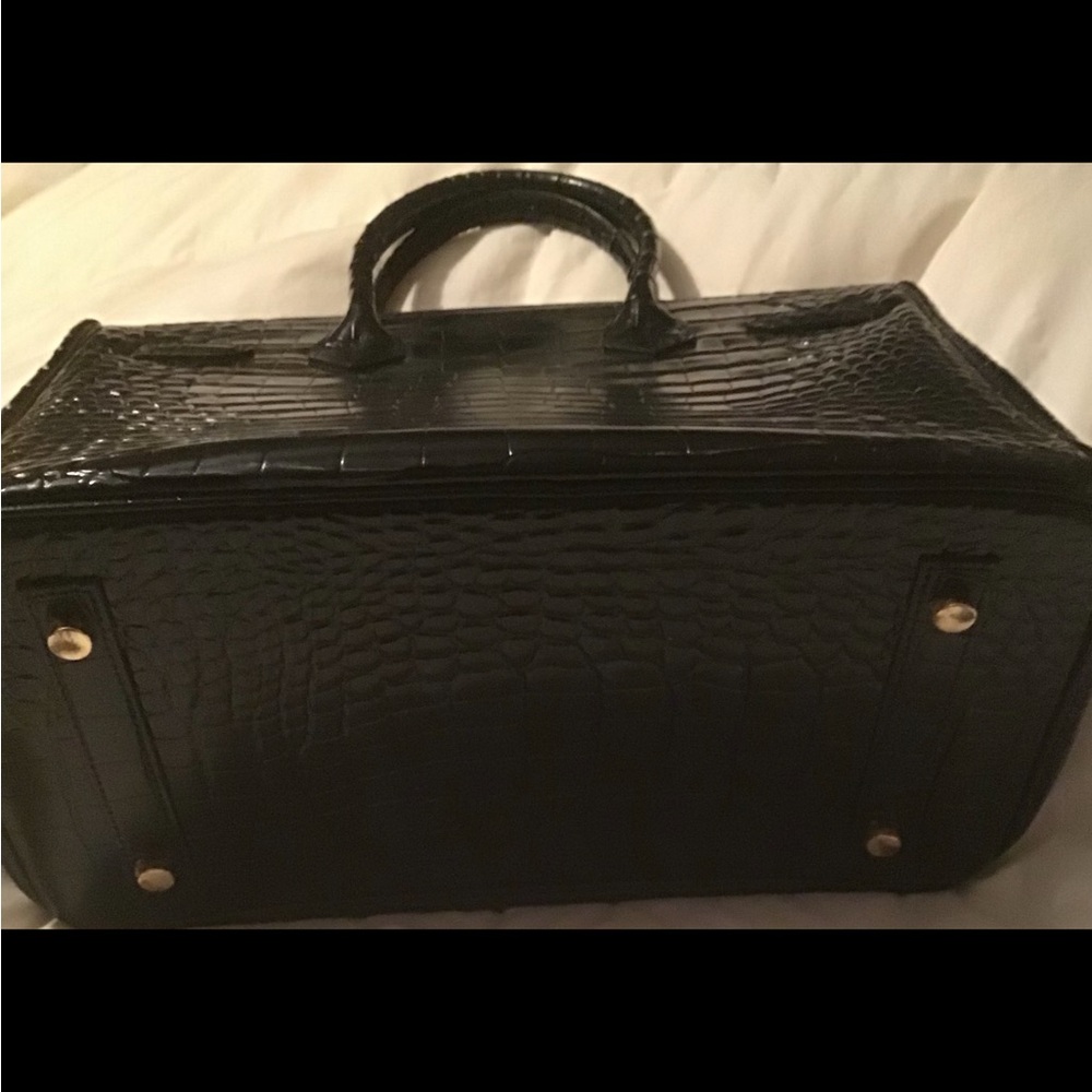 Luxurious Black Embossed Leather Crocodile Bag Gold HW - Picture 10 of 13